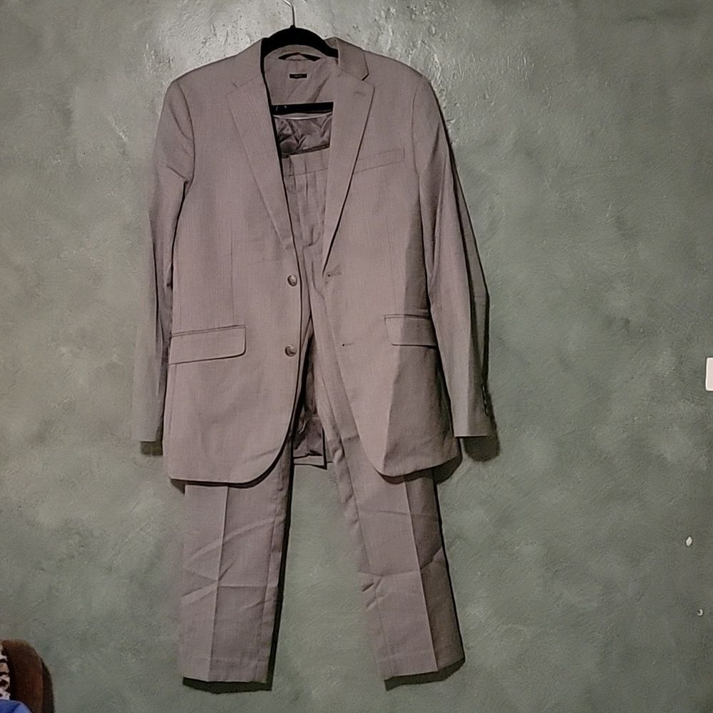 Perry Ellis slim fit men's suit